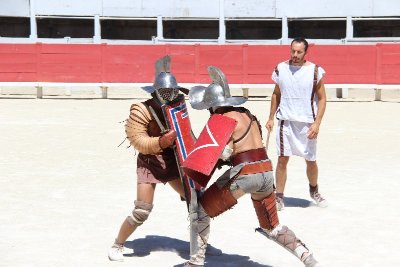 Les gladiateurs romains dans l'Amphithéâtre