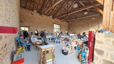 Vide grenier et marché aux fleurs