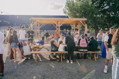 Le 1er Mai la tireuse travaille chez La Gang