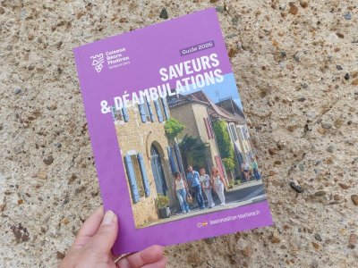 Le stand « tourisme & loisirs" Coteaux Béarn Madiran s’invite au marché !