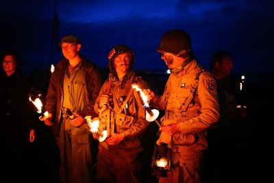 Feu de camp et chants militaires