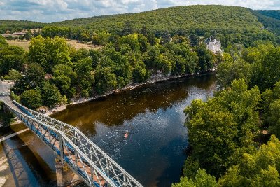 Baignade de la Bourgnette à Lacave dans la rivière Dordogne