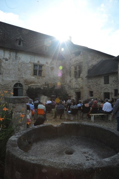 Les saisons contemporaines, Au Vieux Château à Vicq sur Breuilh