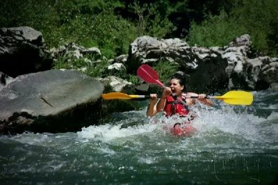Descente en Canoë-Kayak en eaux vives avec Avenga