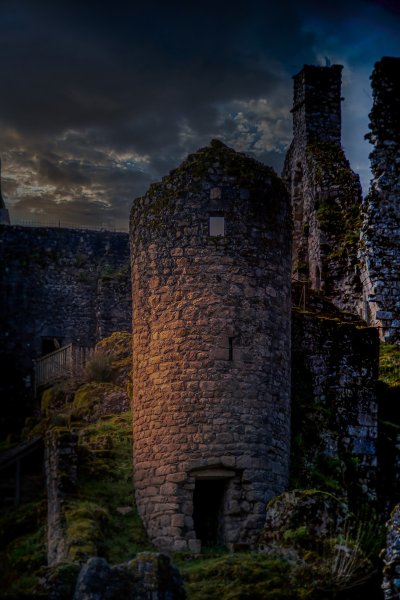 Tours de Merle : Jeu d'enquête - Mais qui a tué le Seigneur de Rochedragon ?