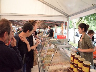 Fêtes de village : marché, sauts basques, repas animé, pétanque, concerts