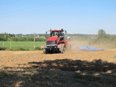 Rassemblement des Tracteurs Rouges