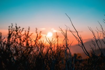 LEVER DU SOLEIL SUR LE CAUSSE MÉJEAN