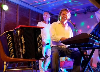 Les Franglais by Château de Gâteaux : Friday night is music night - Brouillac Rockers