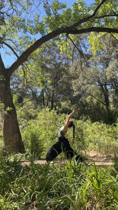 YOGA AU CŒUR DE LA FORÊT