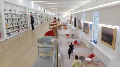 Bibliothèque-multimédia L' Inguimbertine à l'hôtel Dieu