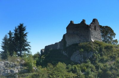 Bourg et ruines du château de Chaumont