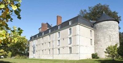 Tour et vestiges de l'ancien château d'Anjou