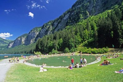 Plage du lac de Montriond