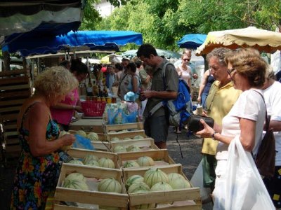 Petit marché traditionnel de Nérac