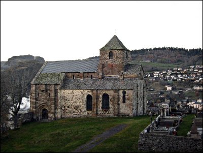 Eglise Saint-Pierre et Saint-Paul de Bredons
