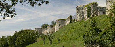 Visite audioguidée à Coucy-le-Château : "Enguerrand et la traversée du temps"