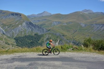 La montée de l'Alpe d'Huez, la sauvage en vélo électrique