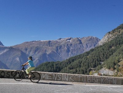 La montée de l'Alpe d'Huez, la discrète en vélo électrique