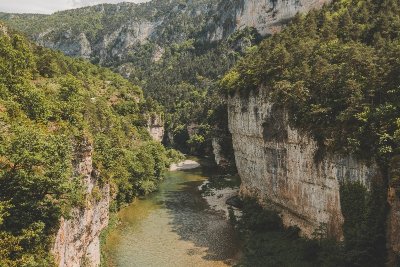GORGES, CIRQUE DE POUGNADOIRES ET CAUSSE DE SAUVETERRE