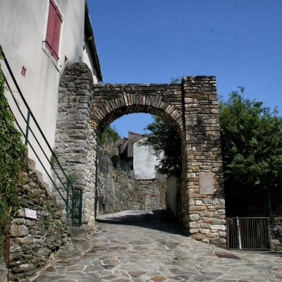 Eglise du village d’Hautpoul