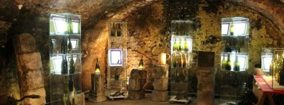 Musée de bouteilles anciennes du 18ème siècle à nos jours