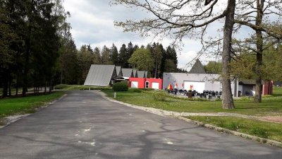 LES MAZURES, Village Fleuri "3 Fleurs"