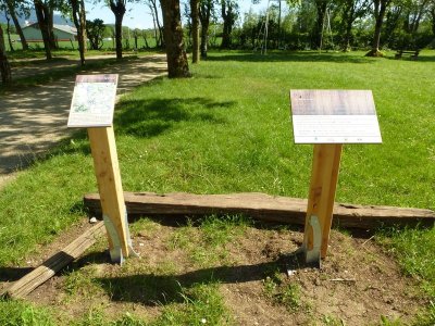 Sentier ludique "Histoires parallèles des 2 sapins" à Songieu