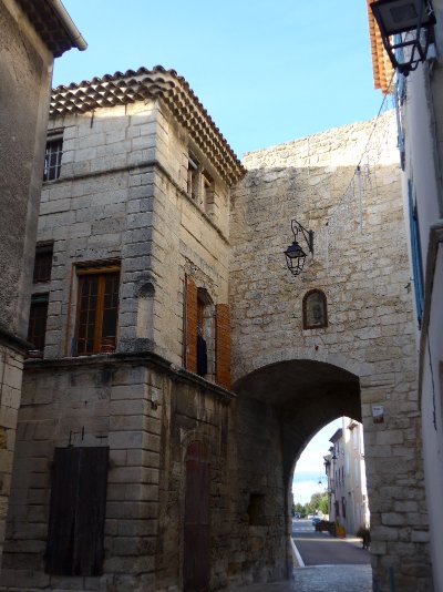 Saint Mitre les Remparts