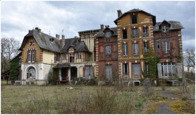 Le château et la chapelle du Bois-Corbeau