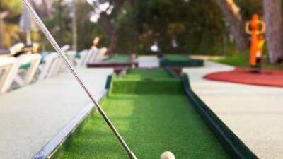 MINI GOLF