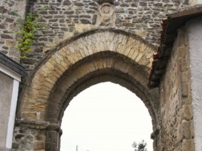 Porte du château et les remparts