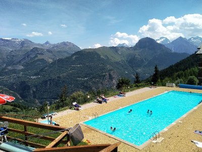 Piscine panoramique couverte