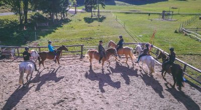 Centre équestre Le Poney Cernaise