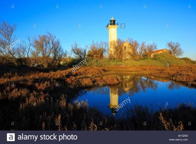 Etang du Tampan - phare de la Gacholle