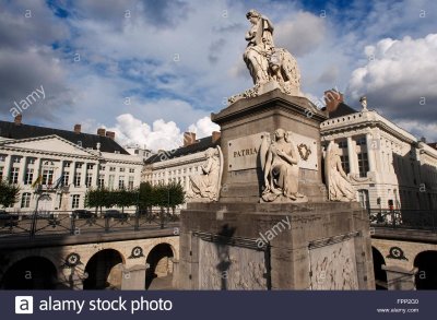 Square place des Martyrs