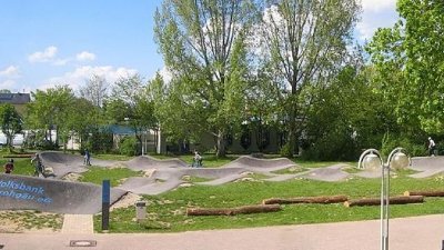 Aire de jeux et parc de glisse de Locquénolé