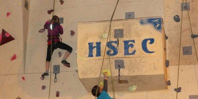 Mur d'escalade du gymnase municipal