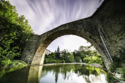 Se rafraichir sous le pont de Nant