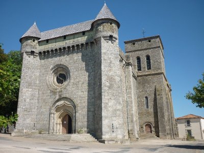 ÉGLISE FORTIFIEE DU BOUPERE