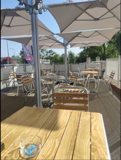 Intercaves Marignane : Terrasse estivale