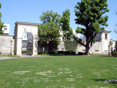 Les vestiges du château de Roissy
