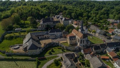 La Maison Bleue et le Bois Françon