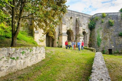 A l'ombre des remparts