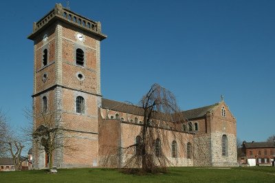 Eglise Saint-Nicolas et le calvaire de l'église