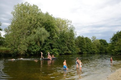 Aire de loisirs avec baignade en rivière à La Bussière - La Bussière