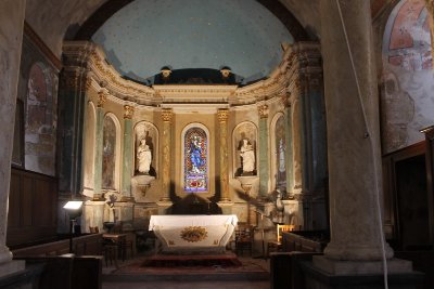 Eglise Saint-Pierre et Saint-Genou