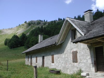 Jura sur Léman : domaine skiable franco-suisse