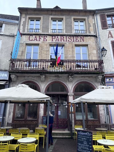 Le Café Parisien