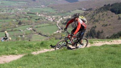 ESCALADE  moniteur - initiation en falaise  - découverte
